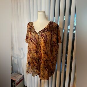 Lane Bryant women’s size 22/24 multicolored top.